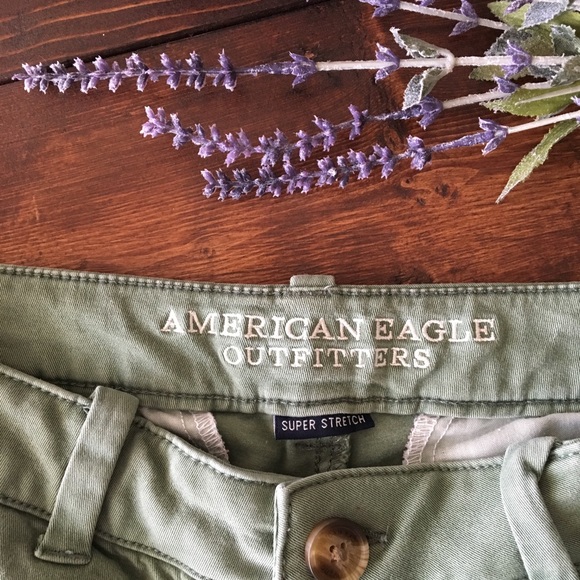 AE Chino Shorts Olive Size 8 - Picture 3 of 3